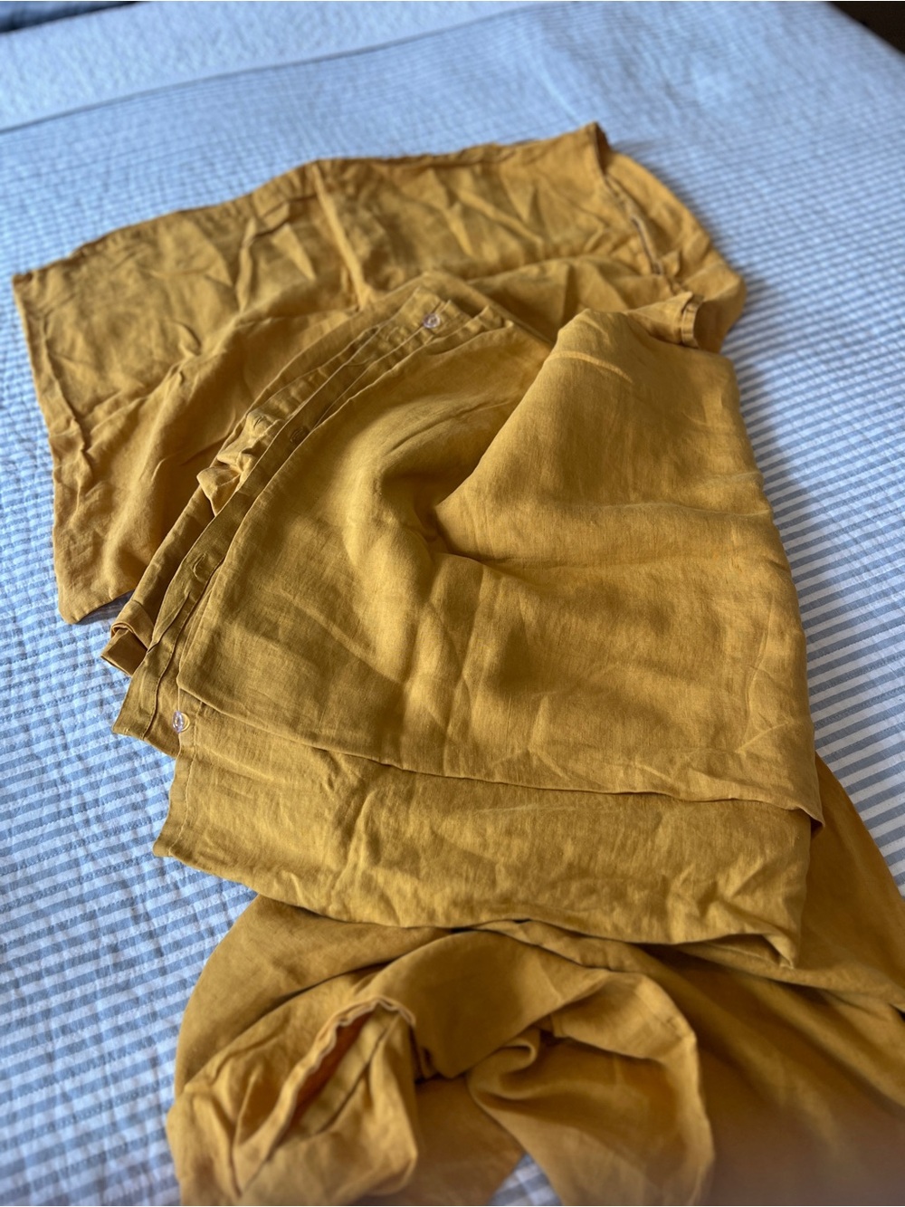 Linen Duvet Cover and Pillowcases - Picture 9 of 10